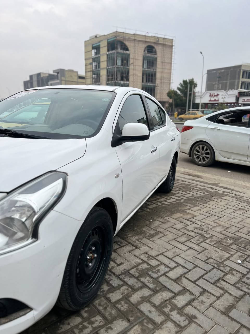 سلام عليكم لل بيع نيسان سني2025 سياره  نضيفه ماشي 11الف بيه طخات بصيطه موضحه بل صور تجي تفحص بس رضبه بل جاملغ جهت سايق وبدل لايت اصلي مرجعه بارد بدون تكحيل اي ستفسار وتساب*********** سعر 136
