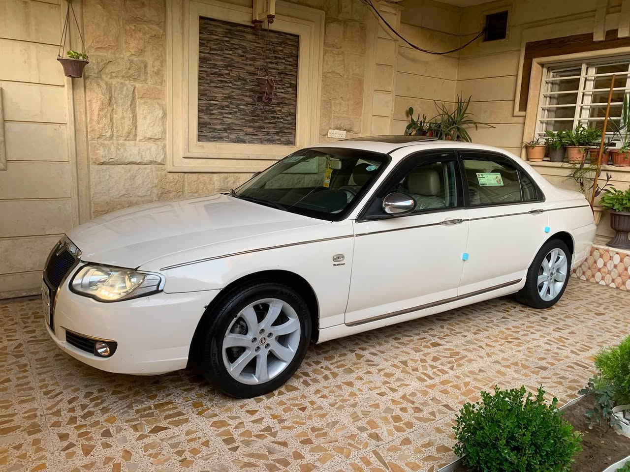 بسعر مناسب جدا  صناعة بريطانية اصل وفصل وقوة ومتانة  واعتمادية وتبريد وجديدة  …إم جي 750 موديل 2014 تمتاز بتصميمها البريطاني الكلاسيكي الأنيق (تشبه سيارات رولز رويس). بمحرك 4 سلندر بسعة محرك 1.8 لتر تيربو، أبرز مواصفاتها كاملة عدا البصمة
كشنات جلد ذات تحكم كهربائي.
غرفة داخلية مطعمة بالصاج الملكي.
سلايد روف فتحة سقف.
كير اوتوماتيك.
ويل كب بلادي.
تحكم مقود جهتين.
مرايات  كروم كهربائية.
شاشة وكاميرا دوارة بلادي.
حساسات خلفية .
لايتات زينون
مساحة داخلية  مريحة جدا.
السيارة كلش جميلة  وجديدة بيها صبغ قطعتين  بدون دواخل … السعر النهائي 63 للاستفسار ***********
