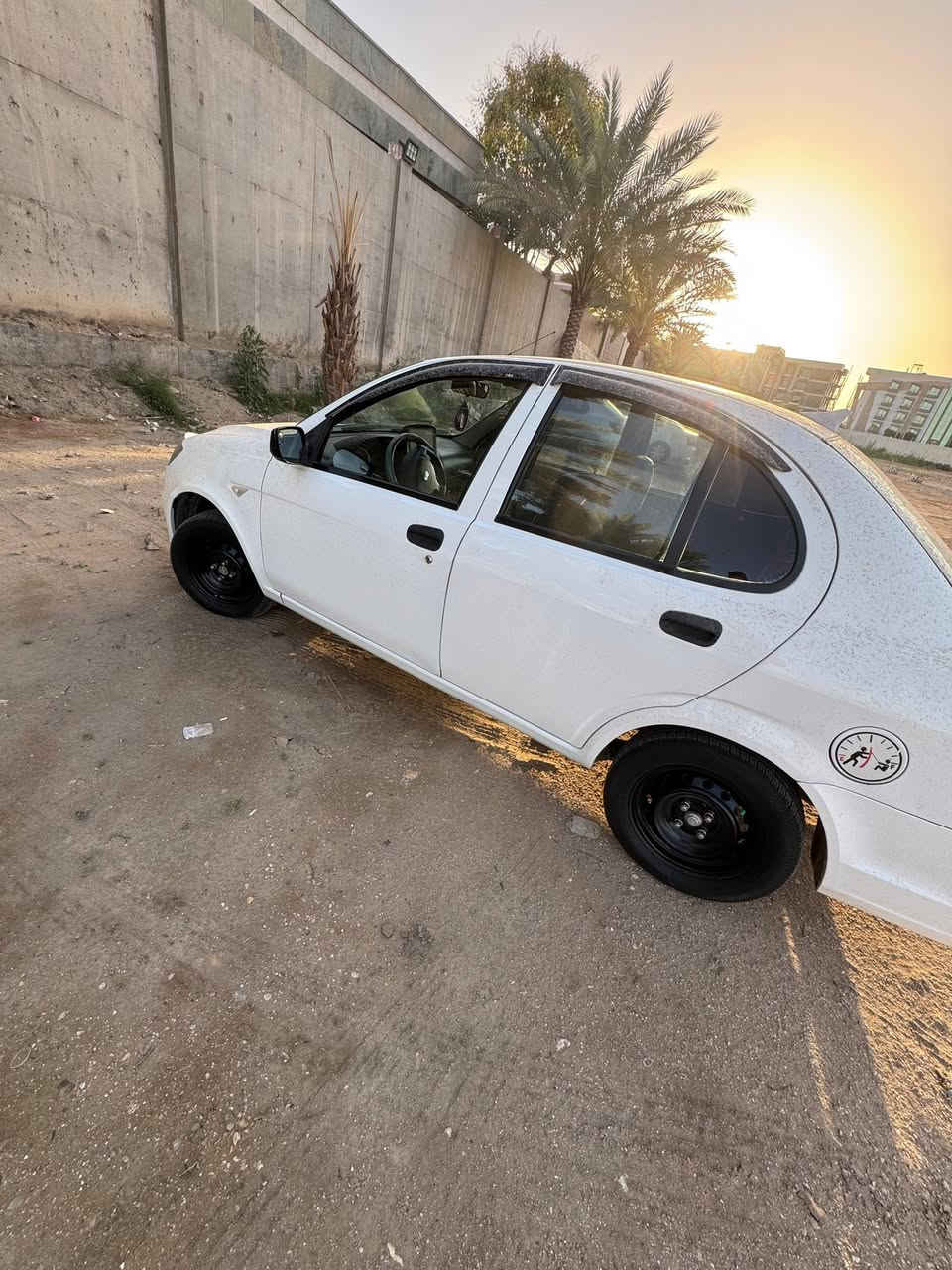 ساينا 20 بسمي كربلاء بيه بارد مكانين
ماشيه 74 تبريد تدفئه شغال سيارة حلوة وجاهزة من كلشي 
سعرة 60 وبيه مجال ***********
