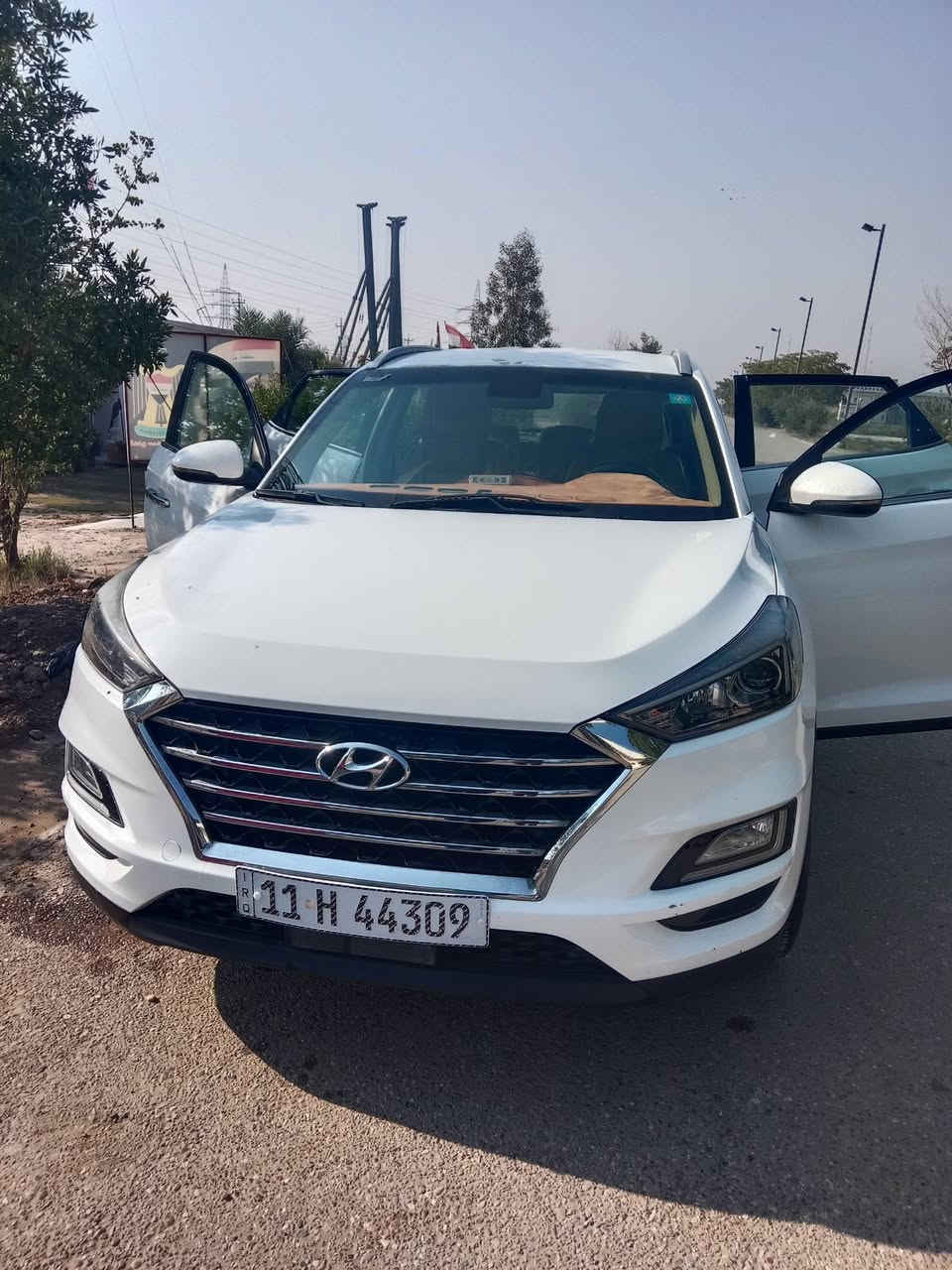 سلام عليكم توسان خليجي موديل 2019
فول مواصفات عدا الفتحه
مكفولة جاهزة من كل شي بسمي رقم انكليزي ل2031
ماشية 64الف
مكاني بغداد السريدات سعرها 210وبيها مجال 
وهذا رقمي
***********
