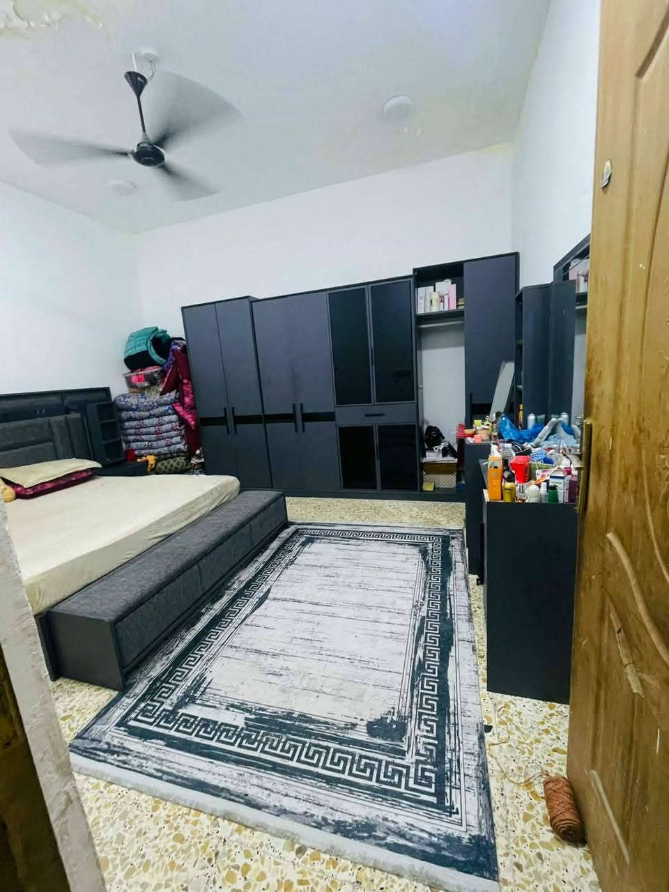 #أنتباه
🏡 إعلان مميز — دار للبيع في حي المرتضى 🏡
فرصة رائعة للسكن الهادئ والراقي ✨
دار حديثة البناء بموقع مرتب ومميز في حي المرتضى، بالقرب من أسواق علاء — ثاني فرع عن الصور.
📐 المساحة: ١٥٠ متر
🛏️ تتكون من: ▪️ غرفتي نوم
▪️ استقبال واسع ومريح
▪️ هول مرتب
▪️ درج بتصميم أنيق
الأرضية كاشي درجة اولى 
▪️ بناء حديث وتشطيبات مرتبة
📍 تمتاز الدار بموقع هادئ وقريب من الأسواق والخدمات، مما يجعلها خياراً مثالياً للعائلة الباحثة عن الراحة والاستقرار.
للاستفسار والمشاهدة يرجى التواصل على الأرقام التالية: 📞 ***********
📞 ***********
#العطاء_للعقار
