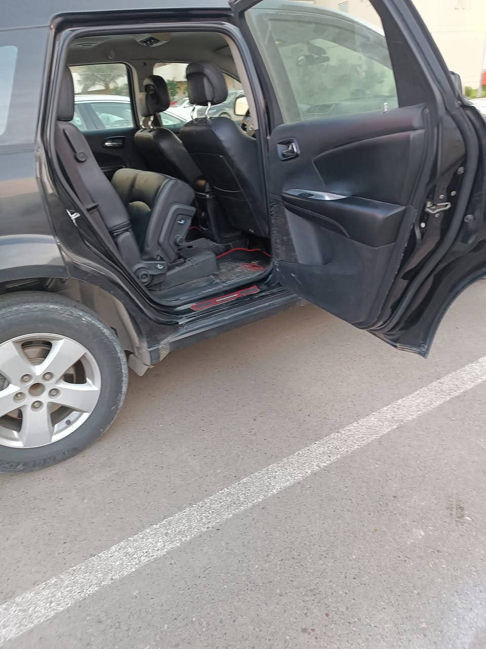 عندي دوج جورني 2012 لون اسود للبيع السياره sxt بيه صبغ مكانات فقط رش مال جراد قماره و بنيد و بنيد رقم بغداد الجديد باسمي بيع او مراوس حسب القناعه سبعه راكب سعر 120 مكاني بغداد
***********
 ***********
