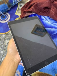 ايباد 9 • شاشة مفطره • ٦٤