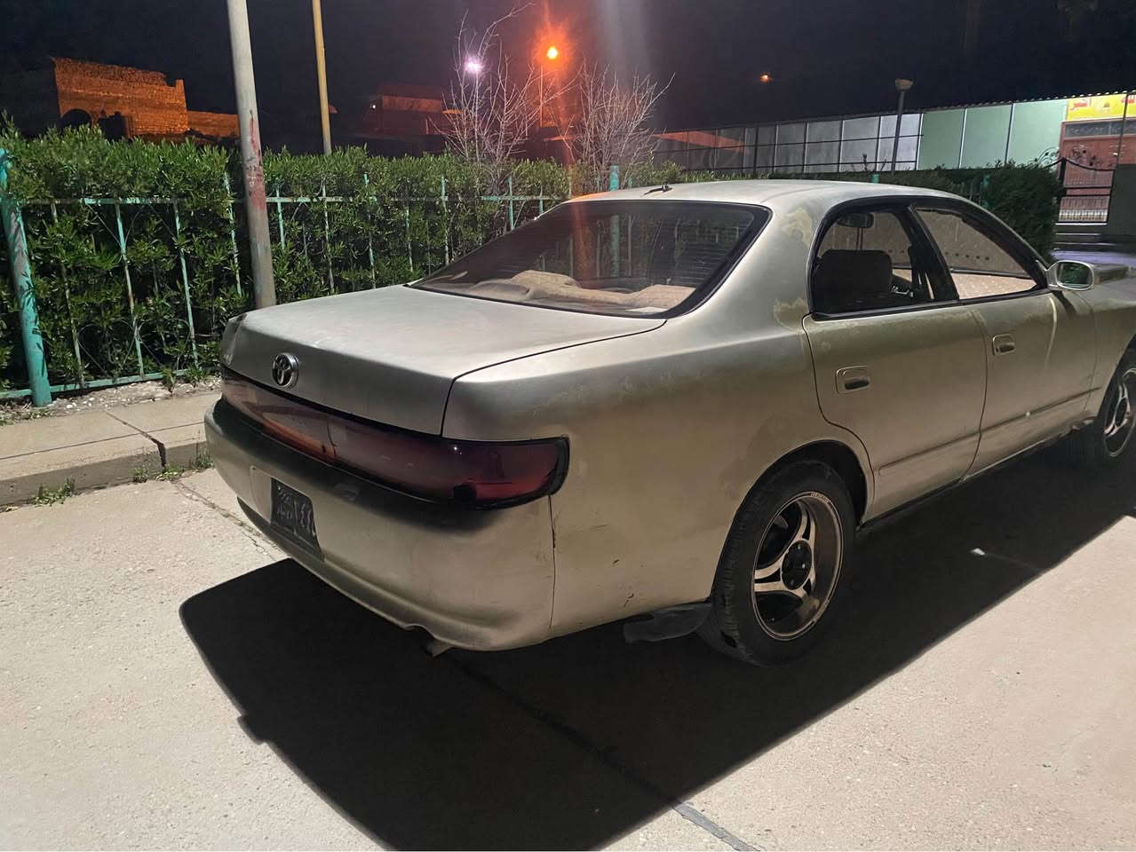 توێتا مارک مۆدیل ٩٤ئاڕمی پلاستیکی سلیمانیە دیناری تێدا نیە بەرە دەرگای لۆکە نەتەقیوە دەشپوولی نەتەقیوە گێچ کامل ئیش ئەکات مکینەی دوونیوی وینجیە ماشەلا زۆر بەقوەتە چوار جام کارەبایە  کوشن تازە وگاحی لۆکە رەقەم تەلەفون *********** دار بنديهكان, السليمانية
