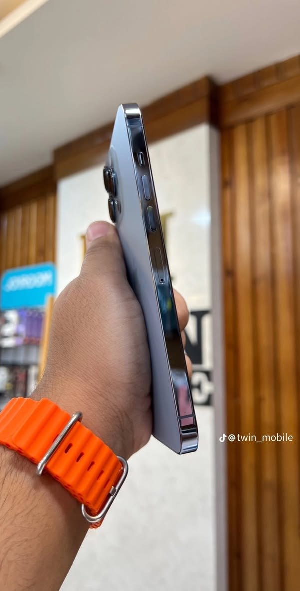 السلام عليكم توضيح / اني مو ابو مبايلات بس هذن صور تلفوني من اشتريته منه صورته . ايفون 13 بطاريه 92 بلاديه وين ميعجبك افحص كُلشي ممبدل بي اي شخط مكاني بغداد تواصل *********** بي واتساب .
