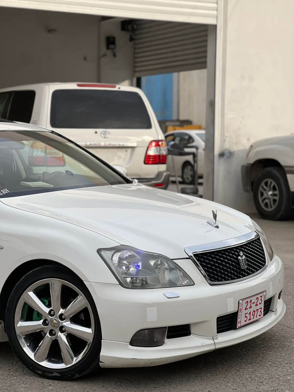 سەرەتا بە ناوی خوای گەورە
١٨٠ بڕاوە گەورە بە بچوک 
سڵایت سێ دوگمە
٢٠٠٧
ناو ڕەشی ساج سور 
سەقفو کەڤەر بە شەرت
٥ بەسمە مەزبوت ئیش ئەکات
ئاوێنە ئیشارەت و ئاوێنەکانی ئەخەون
سەیارەی ماڵە و هی مەعرەز نیە
کۆدی هەیە بە ناوی خۆمەوەیە
زۆر جوانە سەیارەکە بێ تەقە ڕەقەیە و مەزبوتە
بو زانياري زياتر و نرخ پەیوەندي بكه یان چات بکە
*********** وەتسئەپو ڤایبەری لەسەرە
