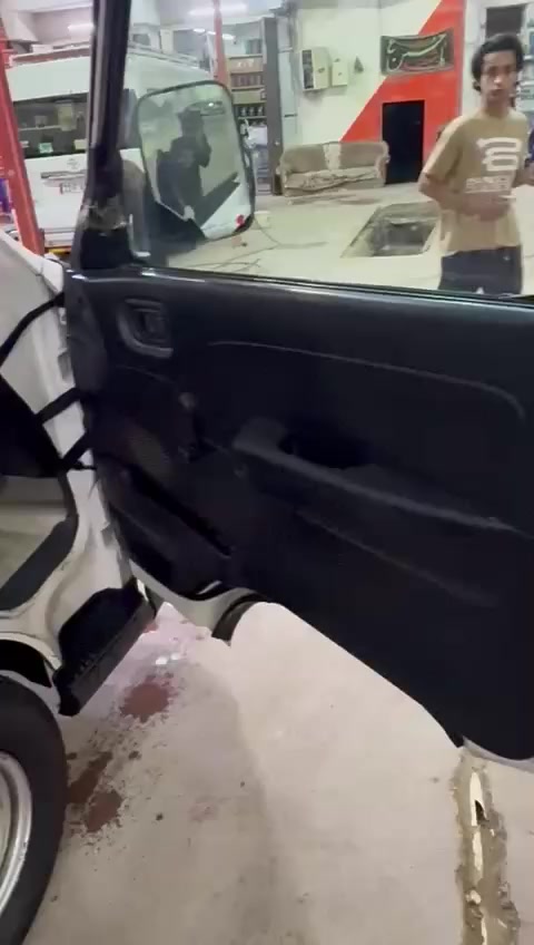 سلام عليكم  سياره نيسان البيع موديل 12 الستفسار التصال عله رقم ***********
