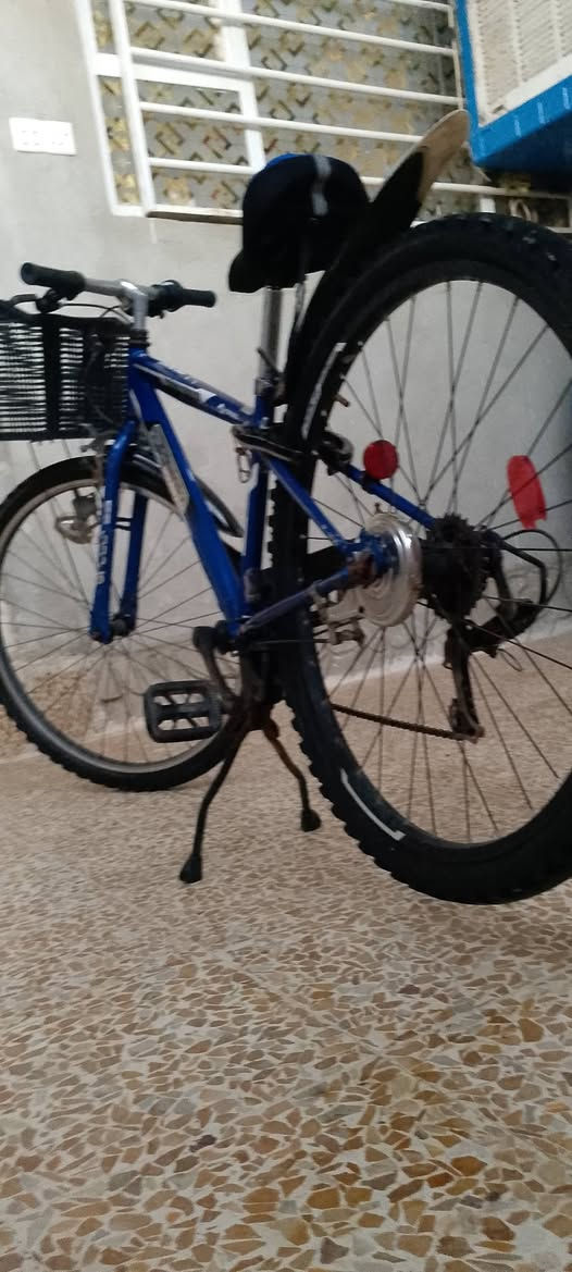 السلام وعليكم البايسكل للبيع كلو شركة البريك امامي خلفي شغال طفاريات الكير  
6 نمر  شغال   السعر 80   مكان موصل الأيسر


**إذا كنت صاحب هذا الإعلان وتريد حذفه لأي سبب، رجاءا أرسل رسالة إلى الدعم الفني**