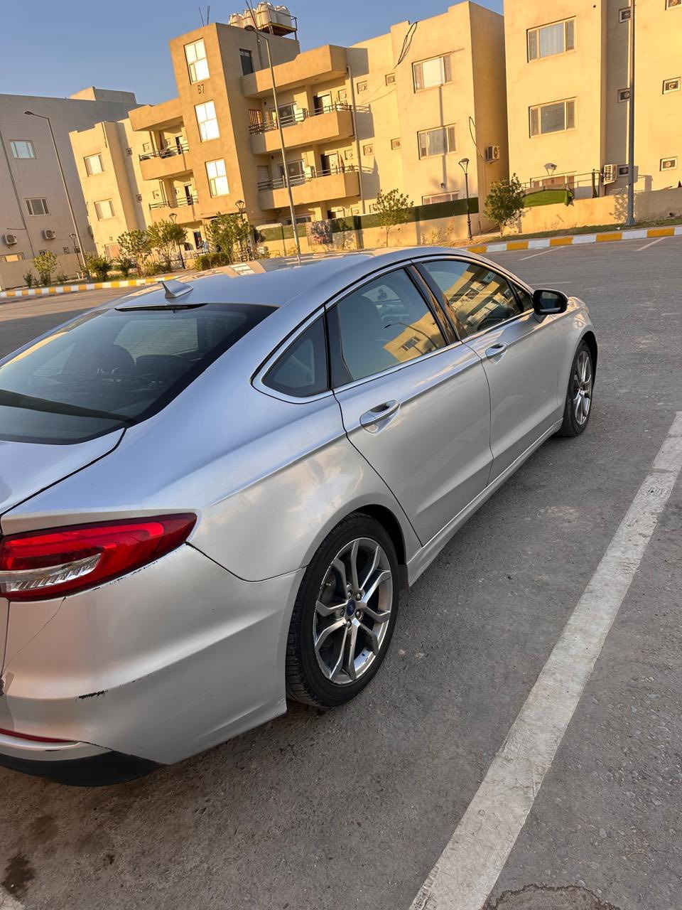 السلام عليكم فورد فيوجن موديل 2019 وارد امريكي رقم بغداد معوقين بعد الها 8 اشهر وتصير حره حادثها موضح بالصوره والسونار مرفق بالمنشور مكينه 1500 تيربو. كير ومكينه وتبريد مكفولات تخم تاير جديد السياره فول مواصفات مكان السياره بغداد قرب مدينه بسمايه السعر 110$ 
للاتصال. 
‭0771 134 4473‬
