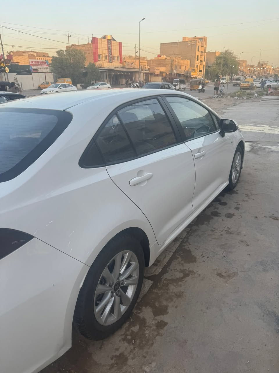 كورلا ٢٠٢٤
ماشية ٢٠  بيها رصعة بالدعامية  الخلفية و شخطين 
سعرها ١٤٥ وبي مجال بسيط حك الجية مكان الدورة 
***********. متوفر واتساب
