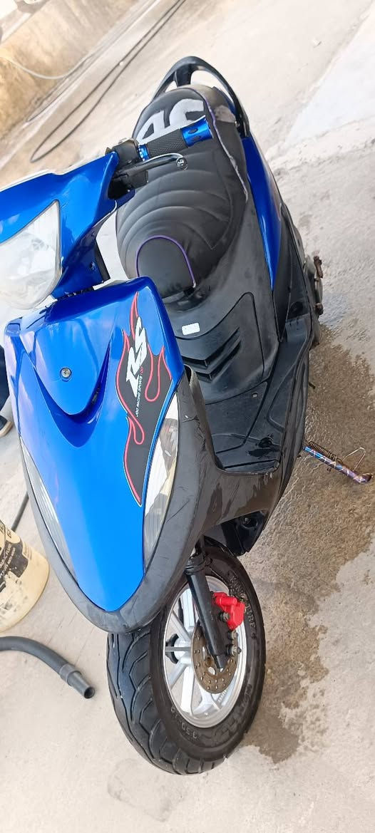 السلام عليكم شباب شلونكم 
دراجه ماكس عدلة للبيع 
بيها مكينة رمبى قبل سبوع منزلها 
كهربائيات كلها شغالة 
صالنصة fm 
السعر ٦٥٠وبيهة مجال قليل 
مكاني بغداد 
للتواصل واتساب بس ***********
