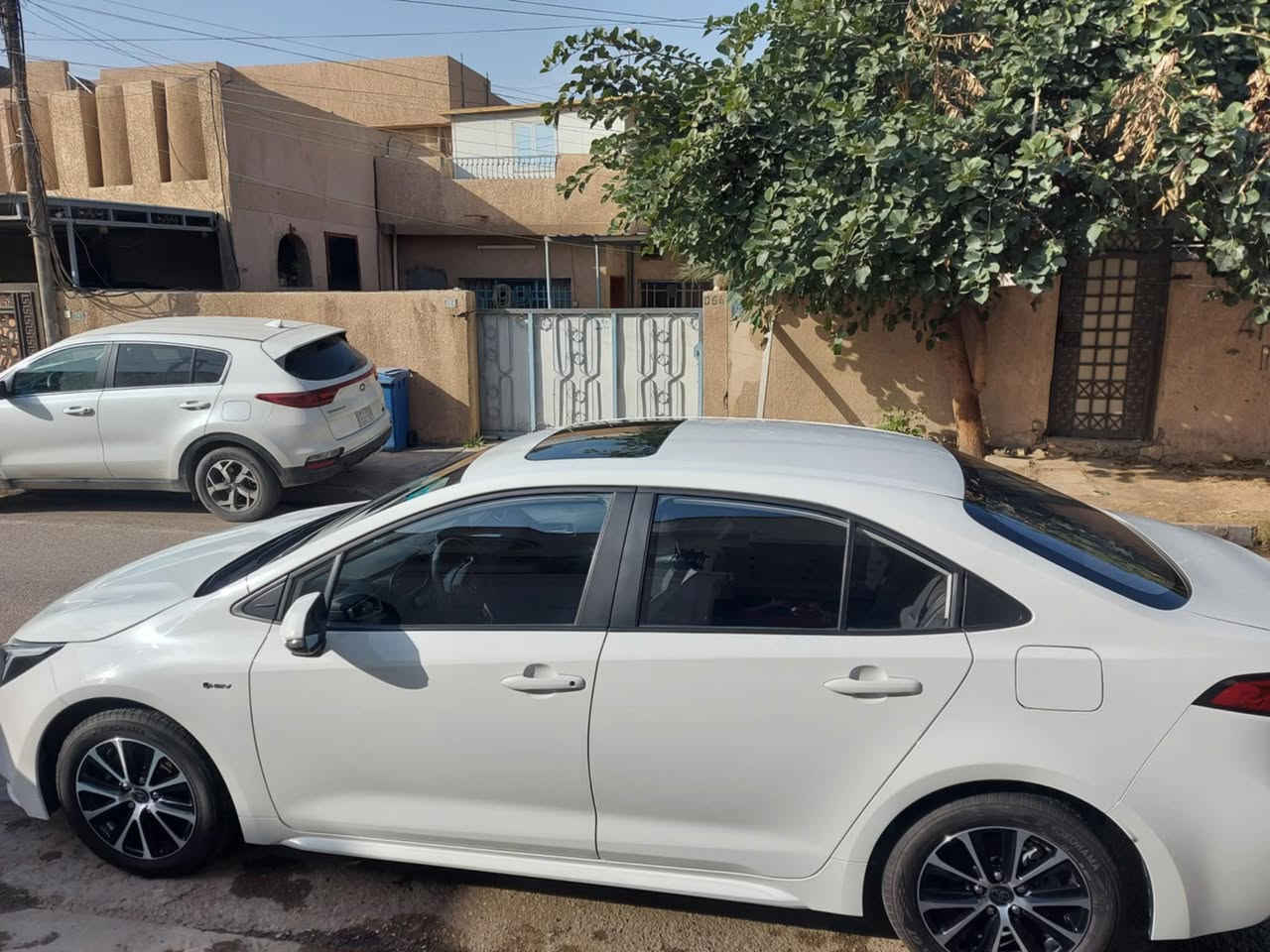 كورولا – الشكل الامريكي،،! تجميع صيني
موديل،2025 | رقم بغداد ا تحويل مباشر  
 
السيارة بحاله الزيرو ماشيه 3،300 كيلو 

المواصفات الأهم:

✅ محرك 1800 سي سي – 4 سلندر 

✅ دفع أمامي + ناقل حركة CVT

✅ كامرة خلفيه

✅ مصابيح أمامية LED

✅ دخول وتشغيل بصمة (عدد 2)

✅ إشارات على المرايا الجانبية

✅ تحكم كهربائي كامل بالنوافذ

✅ تبريد أمامي وخلفي

✅ فتحة سقف (سلايد)

✅ نظام مراقبة ضغط الإطارات TPMS

✅ نظام رادار أمامي ومثبت سرعة

✅ أنظمة سلامة متقدمة:

• نظام تحذير التصادم الأمامي

• نظام التوقف التلقائي

• نظام تحذير الخروج من المسار

• نظام البقاء داخل المسار

✅كشنات مخمل

✅ بلوجكترات + نظام ABS

✅ منافذ USB-C

✅ لايت زنون عالي / ناصي

للاستفسار الاتصال بالرقم 

***********
