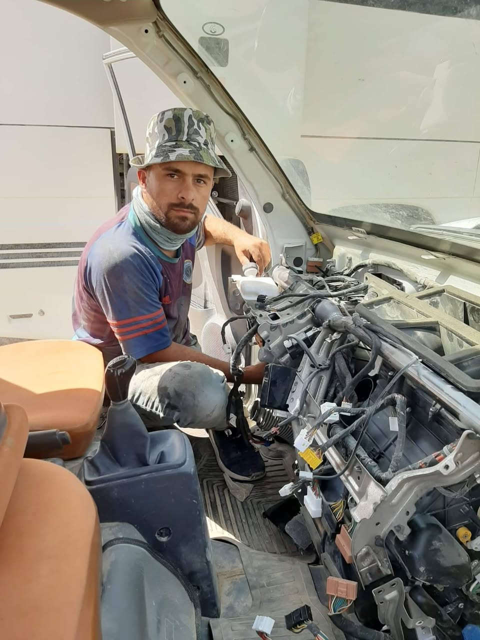 🚨المتنقل البطل لتصليح السيارات 🚨

محمد البدري 

صاحب محل واكثر عمله جوال يعني تتصل عليه يجيك وين ماكان 

مراح اطيل بالكلام والله اله موقف مشرف معي 
لانه فاهم بالمصلحه و عنده كل المستلزمات يعني ميدوخك روح جيب فلان شي كلشي بالسيارة مالته الخاصة صاحب خبرة و اجورة كلش مناسبة الله شاهد علية ما الي مصلحه واكثر اهل الكوت يعرفون هذا الشخص وخبرته الطويلة بالعمل 

اني حبيت اشكره بهذه الطريقة لانه بطل يستحق 

اريد من كل شريف وطيب يدعم هذا الشخص لان والله يستحق وخصوصا اهل الكوت الطيبين 

احفظوا رقم محمد لازم تحتاجوا فد يوم اوصديقك يحتاج رزق الناس على الناس والكل على الله تعالى 

رقم محمد البدري 
***********
***********
