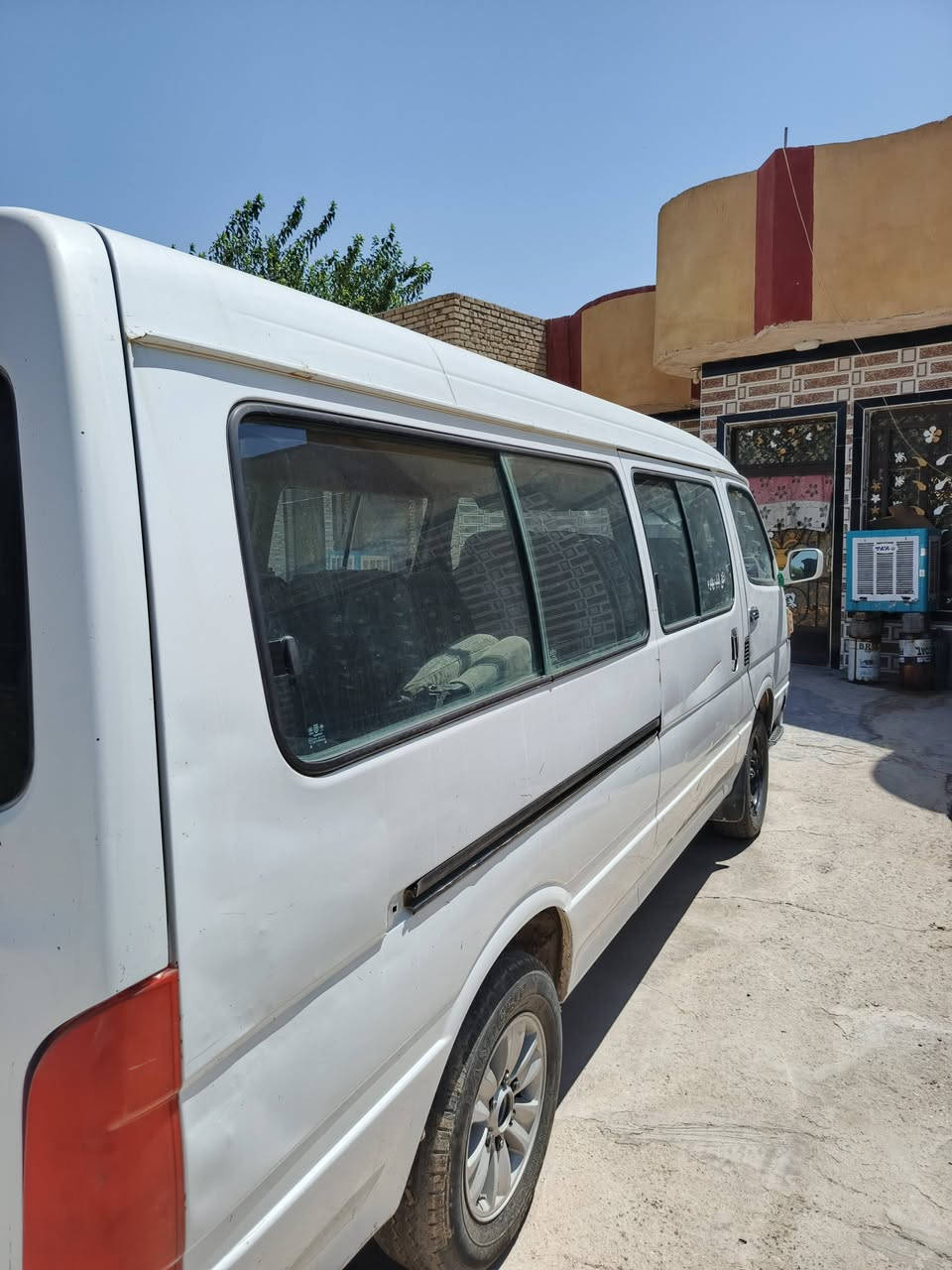 السلام عليكم
للبيع جنبي ناصي H1  رقم انكليزي باسمي مصفره هيئة و غرامات مكينه بلاديه لا تنقيص ولا تبخير 
حداديه جديده 
كير و اكسل و كاردن نظيفات تخم تاير 
تبريد محور سبلت  شواصي بلاديه بيها بارد ب صفحه طويله لا صبغ ولا معجون 
سعر 72 وبيخا مجال مكان بابل 
***********
