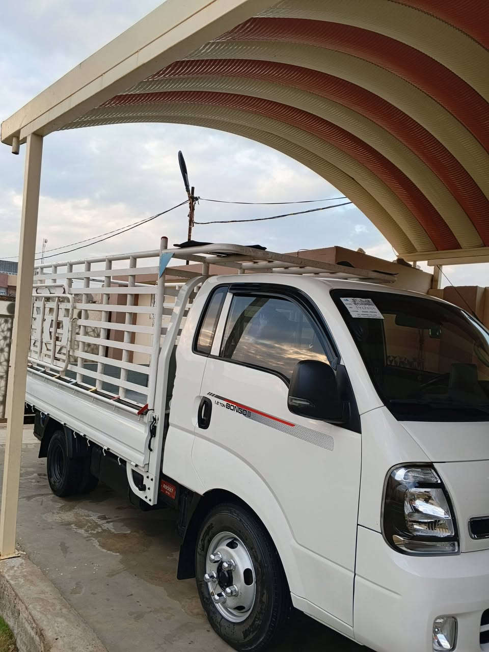 سلام عليكم كيا فحل مسكر موديل2023سياره فول وربع تبريد ابيانو ماشيه 16الف سياره بعدهه  جديده بمعنى الكلمه رقم بغداد انكليزي سياره بعدهه كلشي مامحور بيهه رادار امامي كامرات من الشركه تحكم استيران السياره واحد ع واحد رقم الهاتف ***********
