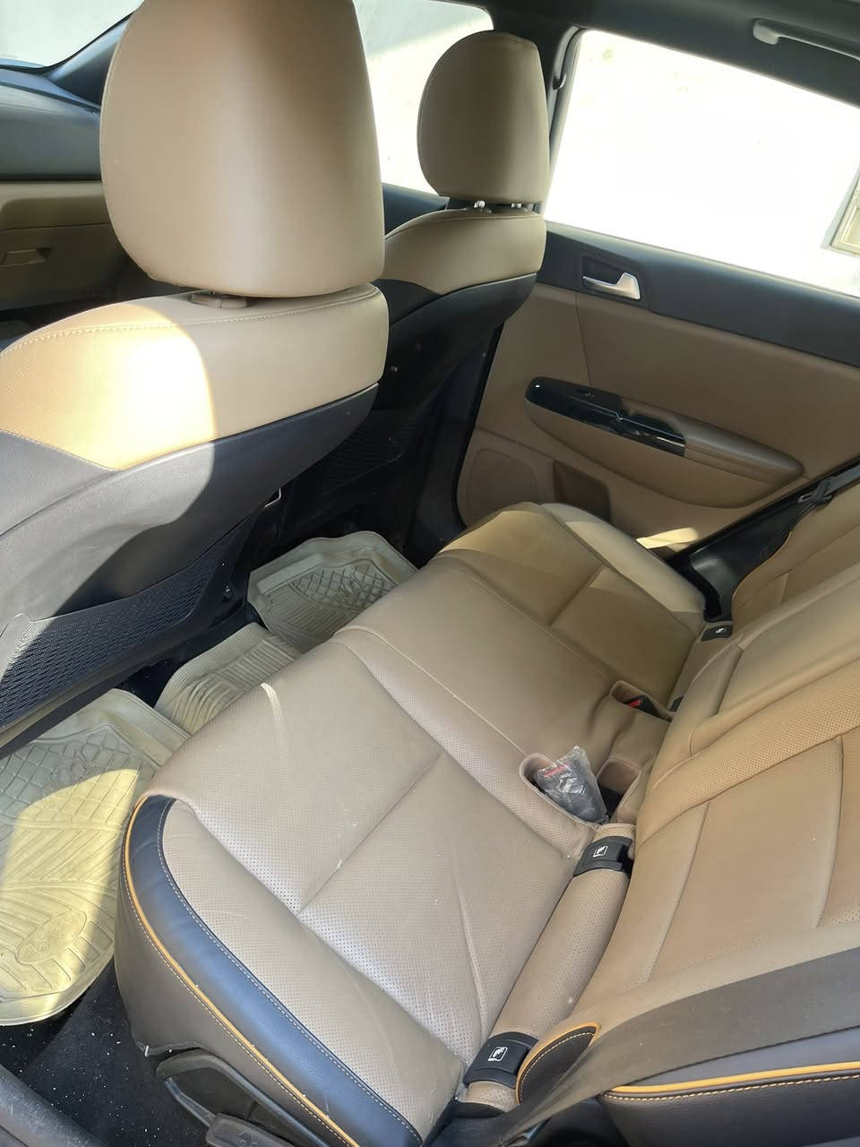 السلام عليكم
سبورتج جي تي لاين خليجي موديل 2020 
استلام المجموعه العراقيه الدوليه والرقم بغداد الدولي الجديد باسمي  
كير ومحرك مكفول 

السيارة (( بيها صبغ نص باب السائق والخلفيه تبديل + صبغ 

والجاملغ الخلفي كلير  ))   موضحة بالصور 

فول مواصفات 1/1 لمتد 

المواصفات :

 🛑بانوراما

محرك 2000 دوش 

 🛑بصمة

 🛑هاند بريك بصمة 

 🛑شاشة نفكيشن

 🛑تحكمات ستيرن

 🛑جنطة بصمة

 🛑كشنات جلد

 🛑حساس امامي خلفي

 🛑كامرة دوارة

 🛑كراسي كهرباء

 🛑 لايت لد

 وباقي المواصفات المعروفة بهذه الفئة 

ماشية  126 الف 

السعر : (188$) 

مكاني بغداد / الوزيريه  
الاتصال على الرقم 

***********
