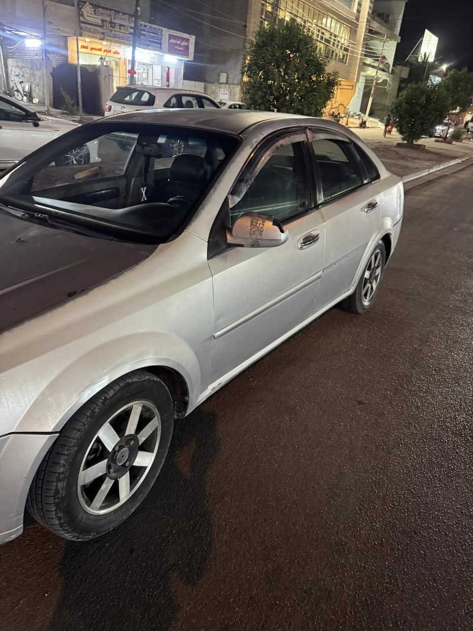 السلام عليكم عندي اوبترا موديل ٢٠٠٤  محدثه الداخل٢٠١٢ كير محرك نضيف كير عادي للاتصال ***********
