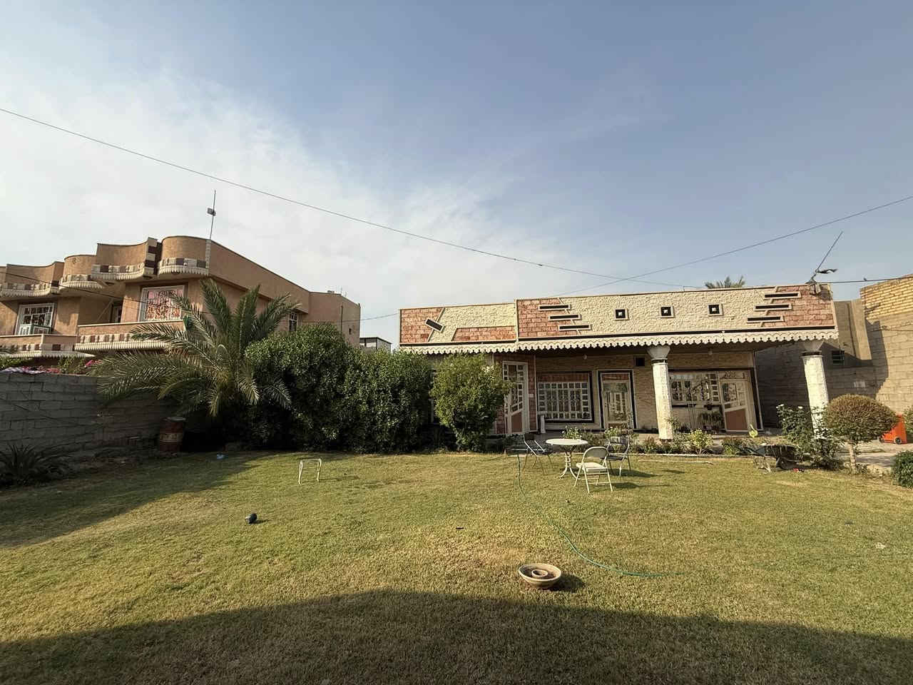 🏡 للبيع دار مع 6 محلات تجارية مؤجرة 🏪

📍 الموقع:
بوب الشام – مقابل المتنزه – قرب العلوة – على شارع تجاري حيوي قريب من تربية شمال بغداد.

📐 التفاصيل:
▪️ المساحة الكلية: 850 متر
▪️ تحت البناء: 160 متر
▪️ الواجهة: 23 متر
▪️ النزال: 37 متر
▪️ الشارع: 20 متر
▪️ السند: 17 (مفوض بالطابو)

✨ المميزات:
✔️ 6 محلات تجارية مؤجرة
✔️ موقع تجاري ممتاز وحركة مستمرة
✔️ مناسب للاستثمار والسكن بنفس الوقت
✔️ واجهة قوية على شارع تجاري

📞 للاستفسار:***********
              ***********
