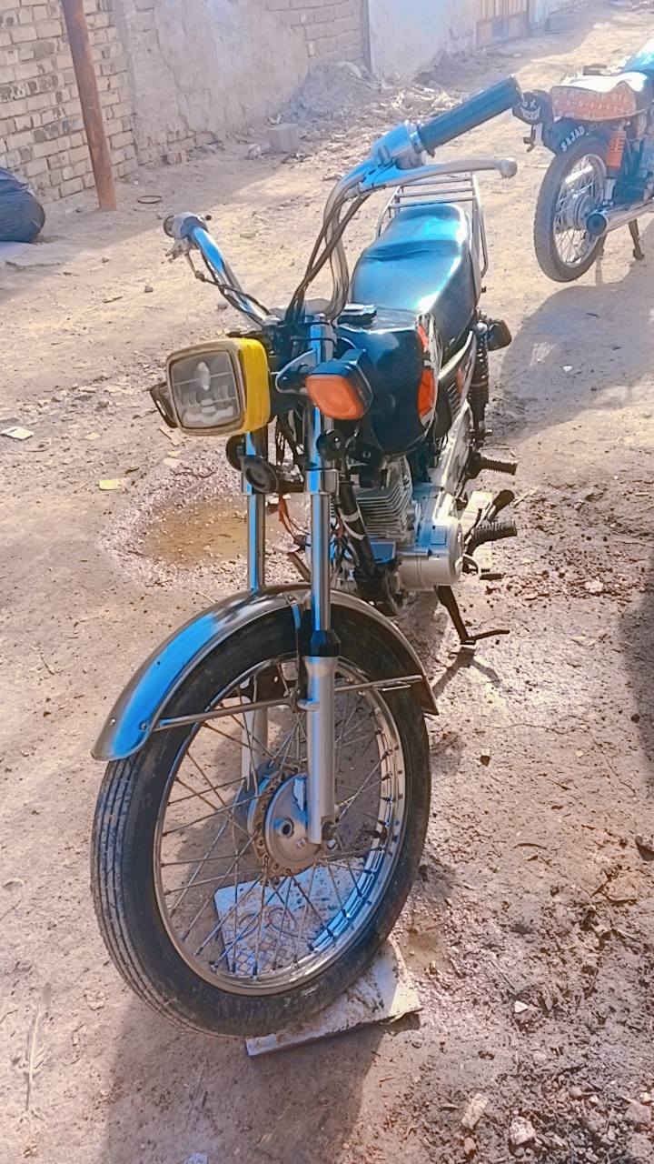 سلام عليكم دراجه نامه اوراق أصولي للبيع موديل 25ليريده هذا رقمي ***********المكان بابل القاسم رجا الموشراي لايكسر السعر ب550وبيه مجال قلليل
