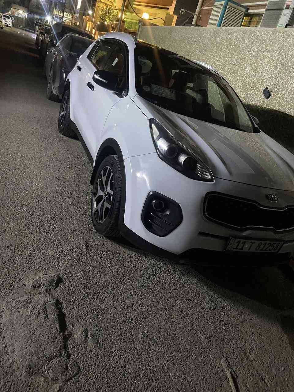 السلام عليكم كيا سبورتج 2018 خليجي 
ماشية 83 كيلو رقم بغداد بسمي
موصفات 
بنراما سويج 
اشاير بالمري 
قطعتين تبريد 
مكفولة من صبغ والتبديل والفتح فقط
بيه بارد باب صندوك مئشر علية 
عارضه ب188 وبيه مجال مكاني بغداد الشعب
***********
