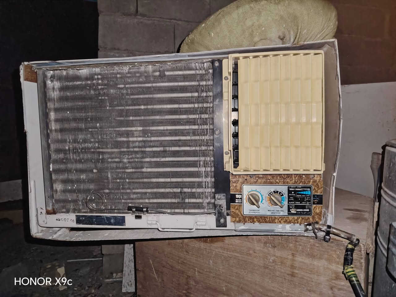 مكيف جنرال حار بارد طنين نضافه 70٪ للبيع ب٣٠٠ وبي مجال بسيط مكاني بغداد *********** الوجه مالته موجود جاهز بس تشغله
