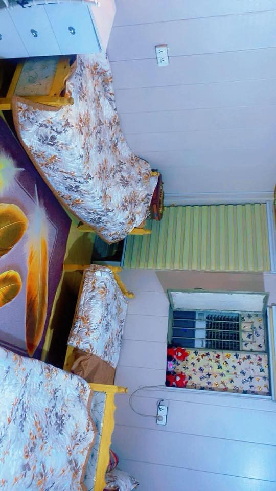 بيت للبيع مساحته ١٢٠ طابو صرف واجهة 6. نزال ٢٠ طابق ونص يحتوي على ثلاث غرف واستقبال واسعه ومطبخ وثلاث صحيات وسطحين مكاني دوره ابو دشير قريب على بيت جباره خلف الفرن ***********
