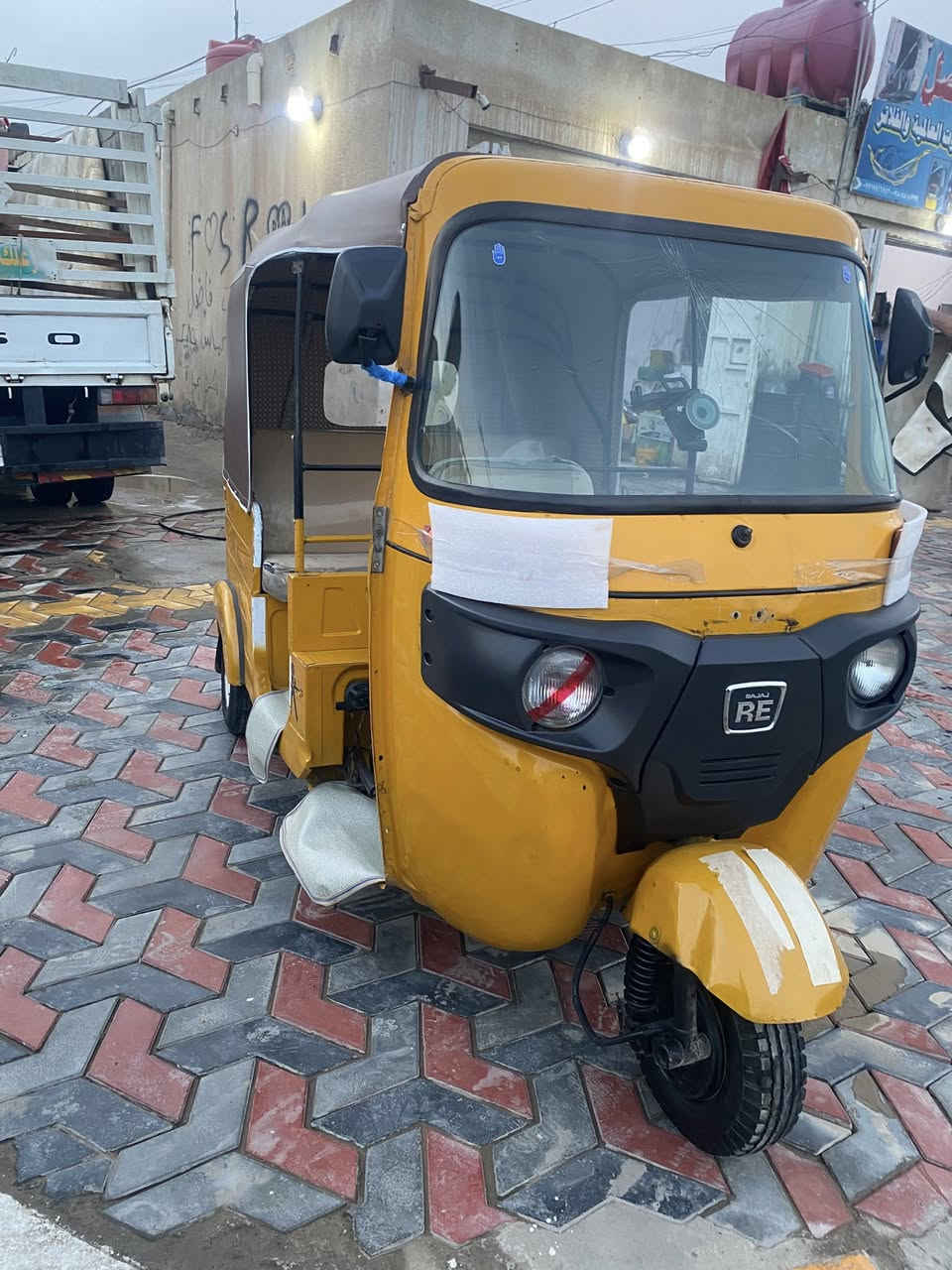 السلام عليكم ورحمة الله وبركاته اعادةالنشر بسبب الوعود الكاذبه تكتك ٢٠٢٠ شهر ١٢ مرقمه رقم وسنويه تكتك بيها طخات ومرجع بارد مكينه مجفته تكتك جاهزه ربع ما تصرف عليها نزالات جدد تخم تاير جدد عنبار بريك جديد جادر جديد كهربائيات كلها شغله راعيها يريد مداور ثاني يوم شراي اتصل *********** مكاني عماره ابو رمانه سعرها ٥٧٠٠
