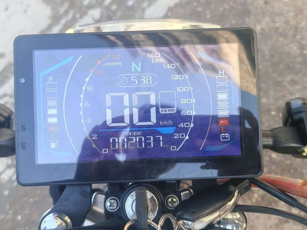 السلام عليكم
دراجه إيراني موديل ٢٦ 
محرك 200cc ضاغطة وزنجيل الدراجه ما ماشيه نضيفة نقص بس مرايات ويدة مال بريك امامي مكسورة إلي بل ستيرن جنت اديرلها دهن موتل والدراجه مكاتبة موجودة  الرقم ***********
