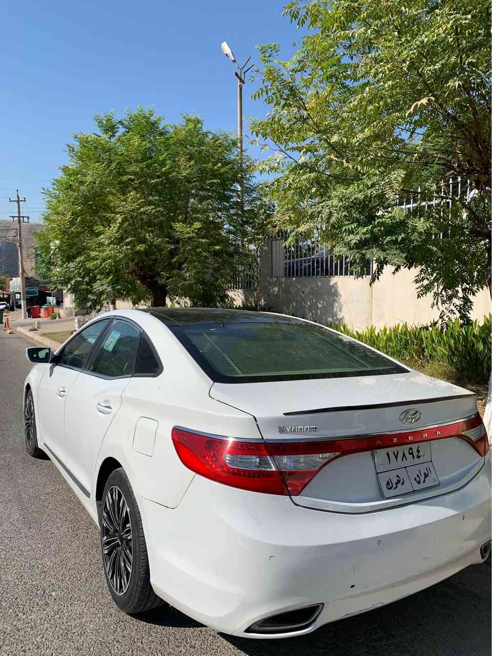 السلام عليكوم
هيوندا ازيرا موديل ٢٠١٢ فول قپات مواصفات پانوراما كوشن جلدو خه زن و كوشن هيته ره سپورتى و ويلو گيچ زينو لايت ليد و زينو و گه له ك مواصفاتيت دى ساره گه له ك يا پاقژه تنێ ئيك قتعه سبغه بێ داخلى و بێ ئايرباگ سنگو پشت كه پسن ساره يا جاهزه و بێ مه صره فه گێر و مه كينه شه رتن مه كينه ٤ پستنه ته بريد هيته ر شه رتن تحويل غرامه شه رتن. سارێ 800$ غرامه يێ لسه ر دێ ژبه ر سعرێ هێنه خار سعر ١١٥ ورقه و مه جاله ك يێ تێدا هه ى (رقم تلفون)—(***********) دهوك, العراق
