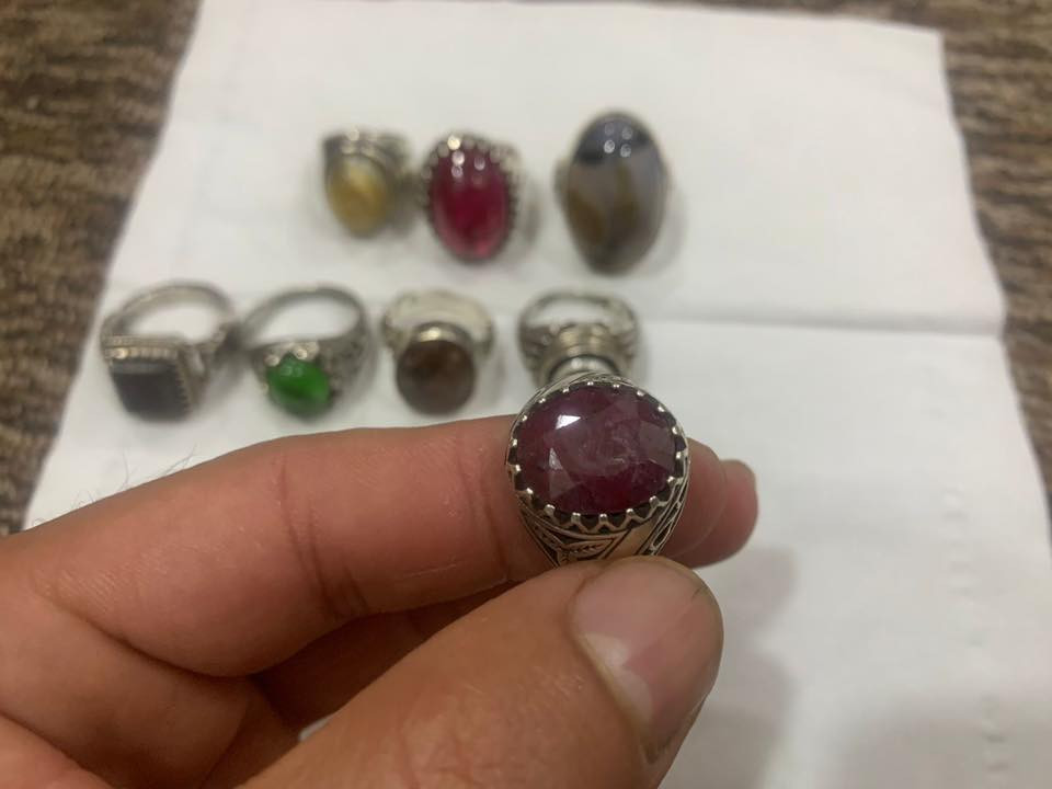 السلام عليكم محابس 8 للبيع  قيموهن بالي يرضي الله وهذا رقمي بي واتس راسلوني او اتصلوا علية ***********
