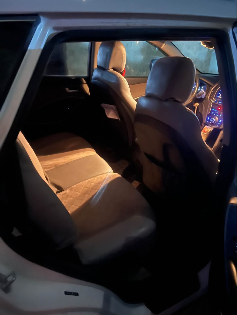 سنتافيا موديل ٢٠١٧ بغداد رقم إنكليزي محرك كير لك جديدات صدر نظيف تخم تاير نظيف بيها مكانات صبغ والباقي يم السونار السعر ١٣٥ بيه مجال محرك جي دي اي  رقم صاحب السياره *********** بغداد, العراق
