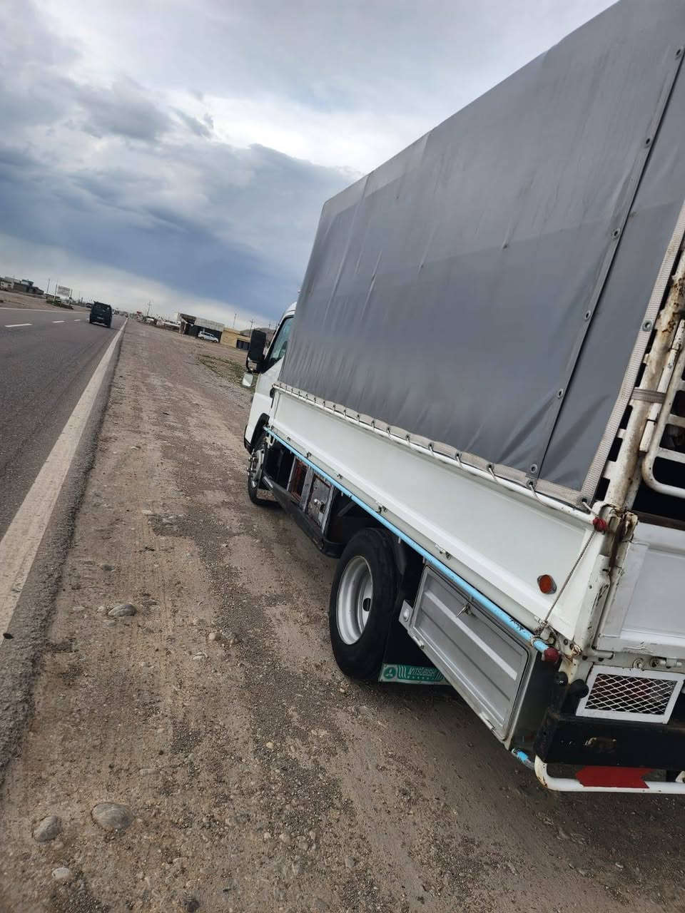 سلام عليكم كنتر موديل ٢٠٢٠
السيارة جاهزة ومابيهة اي نقص 
هزة وبراد جديد تخم تايرات جديد كلة برجستون سوية لل ٣٠ السيارة محسن 
رقم شمالي وبسمي السيارة مصروف عليهة ومتعبانة جديدة تبريد ثلج تدفة شغالة حدادية فاد السعر 265  
عنوان السيارة ديالى الخالص 
***********٩
