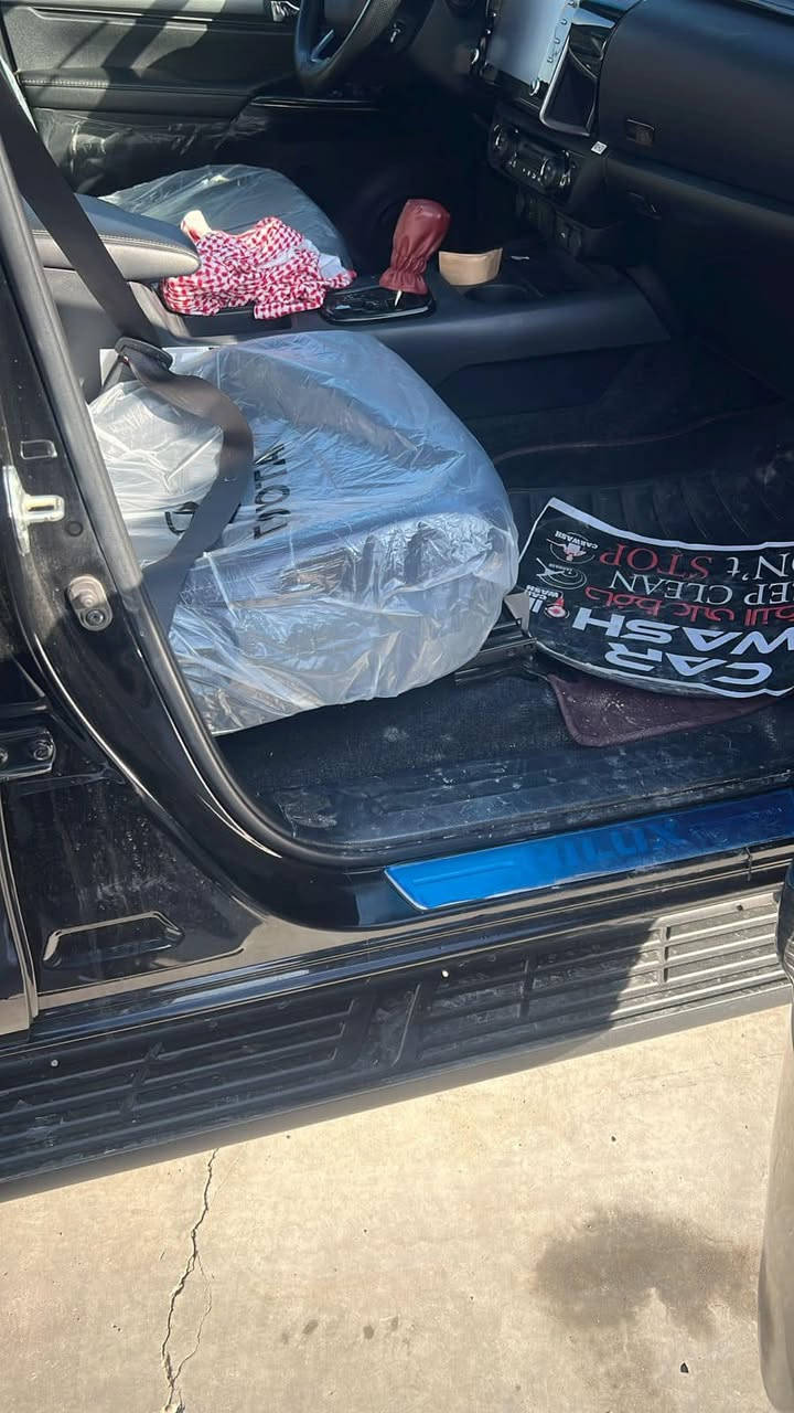 تيوتا هايلوكس ادفنجر موديل 2024فول مواصفات محرك V6 رقم اربيل تحويل مباشر ماشيه 19الف السياره كفاله عامه عدا شوي صبغ جوه البك لايت والباقي مكفول مكاني الرمادي سعرها 400وبيها مجال 

‭0783 281 7280‬
