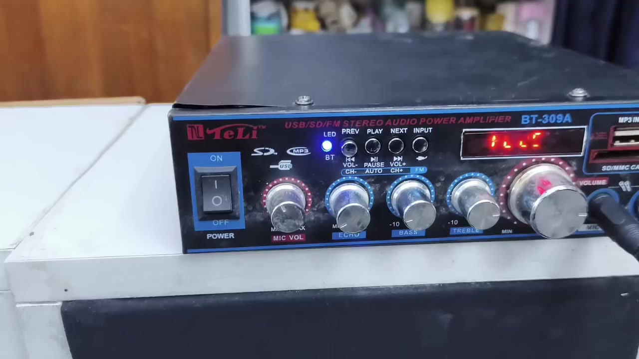 السلام عليكم امبليفاير مع سماعتين شغال تمام كما موضح بالفيديو السعر ٣٠الف بيهن مجال مكاني ام الكبر والغزلان لا يوجد توصيل


**إذا كنت صاحب هذا الإعلان وتريد حذفه لأي سبب، رجاءا أرسل رسالة إلى الدعم الفني**