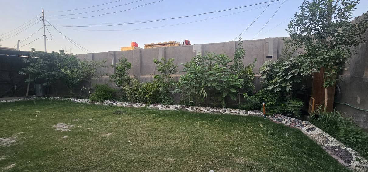#للبيع_دار 
بيت ركن طابقين بمساحة 200م مع حديقة جانبية 200م 
المساحة الكلية 400م طابو زراعي سند 25 
يحتوي 3غرف نوم مع باقي الملحقات 
ـــــــــــــــــــــــــــــــــ
🚩 الموقع حله ابي غرق حي الغدير مقابل مستوصف ابي غرق 
يبعد عن شارع حله كربلاء 350م تقريبا 
ـــــــــــــــــــــــــــــــــ
للاستفسار يرجى الاتصال/*********** زيد الدليمي
                                     ***********
                                    *********** محمد الطائي 

🔸️نستقبل جميع العروض.
مكتب ديرتنا للتسويق العقاري
