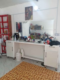 ميز حلاقة • رجالي ونسائي • مترين ونص