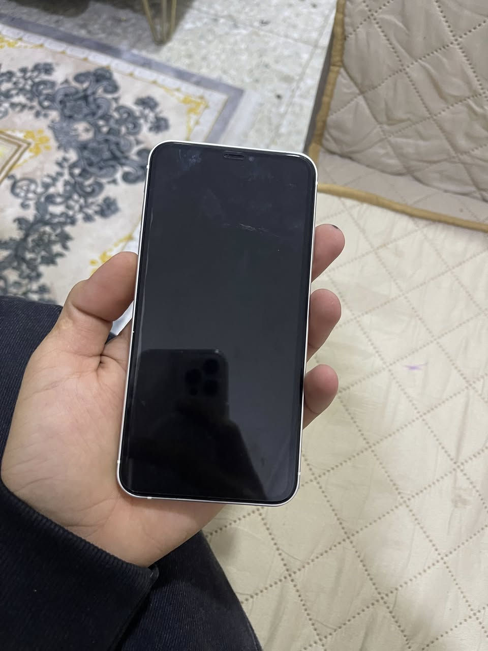 السلام عليكم 
ايفون ١٢ برو ماكس ابيض بلادي ممفتوح وتر ذاكرته ٢٥٦ فطر بالضهر وشخوط بالشاشه سعره ٤٥٠ بي مجال للشراي
ايفون اكس ماكس محور ١٧ برو ماكس ممبدل بي ولا قطعه بلادي ذاكرته ٢٥٦ كلشي شغال بطاريه ٨٢ بلاديه سعره ٢٧٥ وبي مجال *********** مكاني بغداد
