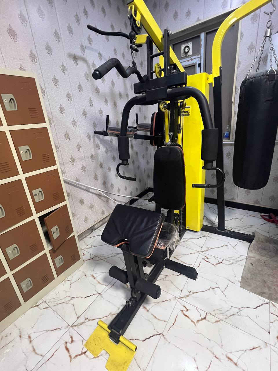 ملتي جم ثلاثي لجميع تمارين الجسم بي تمارين ظهر وتمارين ايد كيل وتراي وتمارين بطن وارجل واكتاف جميع تمارين الجسم يتكون من سحب بكرة امامي وخلفي وسحب ارضي وسحب حبل من الوسط وفراشة ودفع ماكنة للامام وسحب دفات للظهر وتمارين سيقان وكيل لاري وعقلة ورفع ساق وبرليك ويحتوي على جيي ملاكمة لتمارين اللكم السعر 750 سعر وبي مجال عنوان بغداد المدائن للشراي مراسلة الصفحة او الاتصال على الرقم ***********
