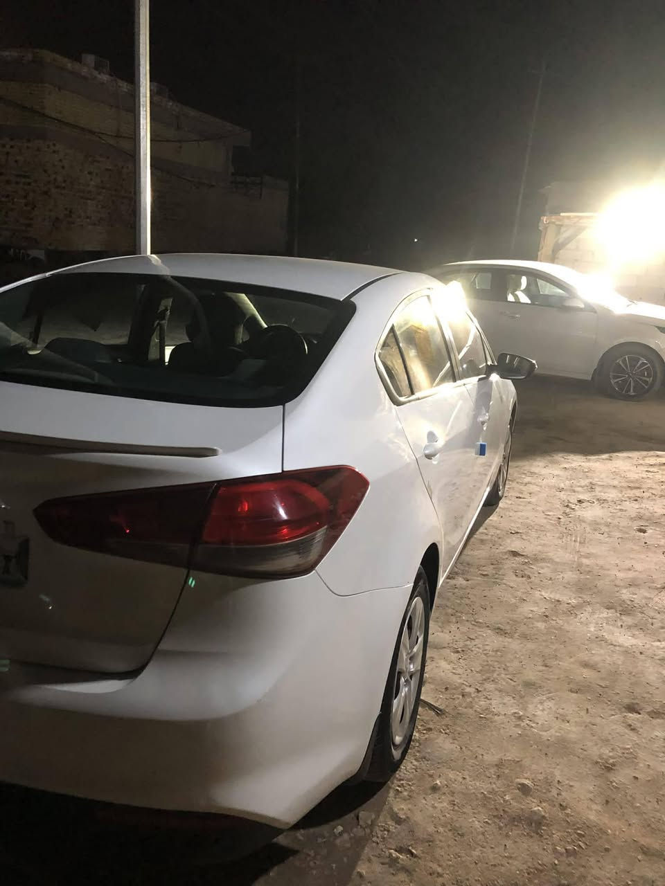 السلام عليكم سيراتو لل بيع موديل 2017 سياره جهازه ع آخر من تخم تاير حداديه سنويه لل2029 رقم مثني سياره مكفولة كفاله عامه حته من شخط سياره انضف من صور السعر 145وبيهه مجال مكان السياره السماوه مكلف بنشر رقم صاحب سياره ‏‪***********‬‏
