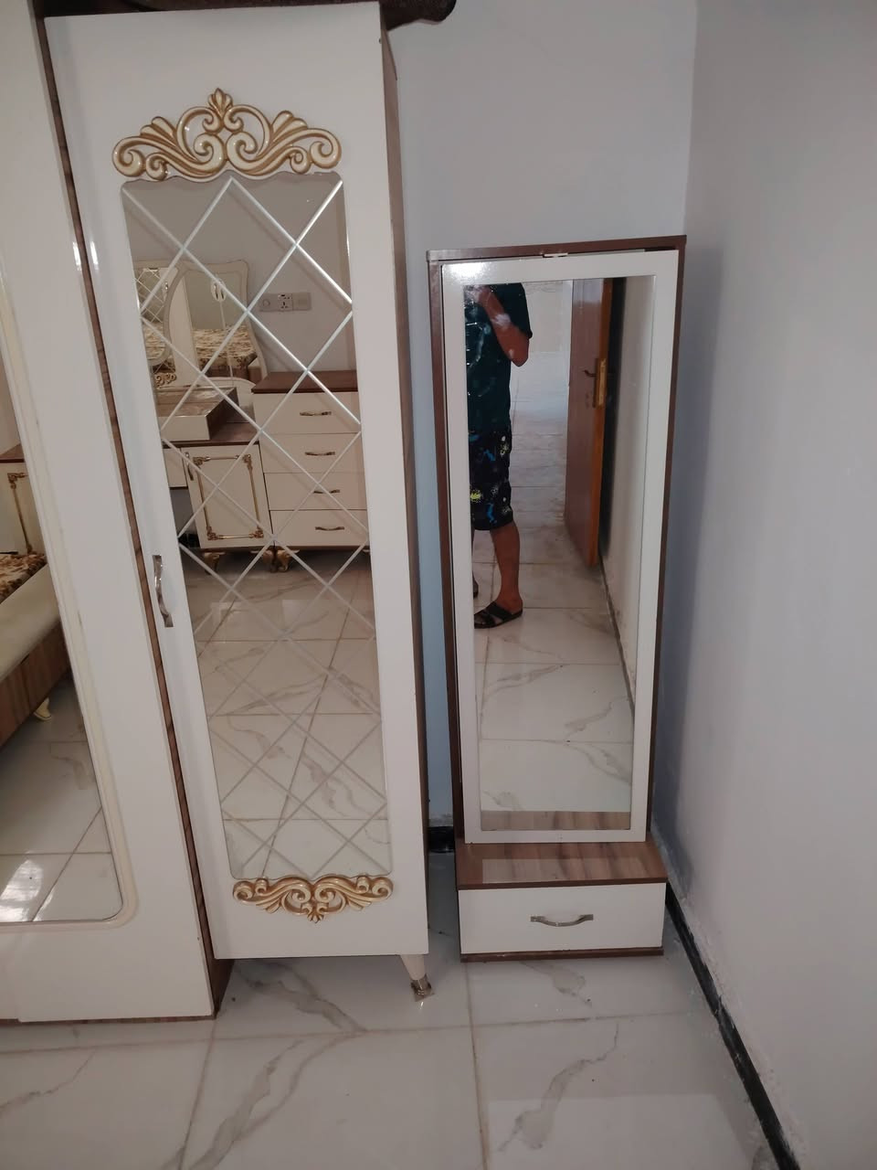 سلام عليكم غرفه البيع تركيه درجه اولى كامله وتساب ***********
