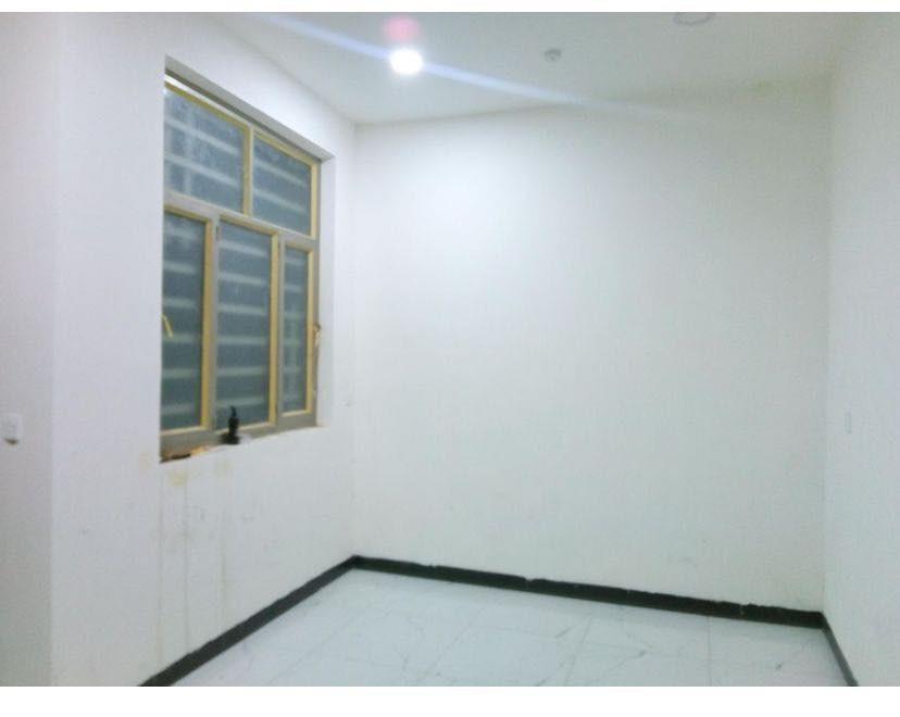 سلام عليكم بيت 60 متر في منطقه الدوانم قرب منطقه الري والاعلام والشرطه الخامسه و السيديه سند 25 يوجد ماء ومجاري وتبليط وكهرباء يحتوي في الطابق الارضي على مطبخ وحولي وصاله وصحيات والطابق الثاني يحتوي ع 2 غرف نوم واجهه 6 والنزال 10 والسعر 73 وبي مجال للاستفسار اكثر *********** ويوجد بي واتساب
