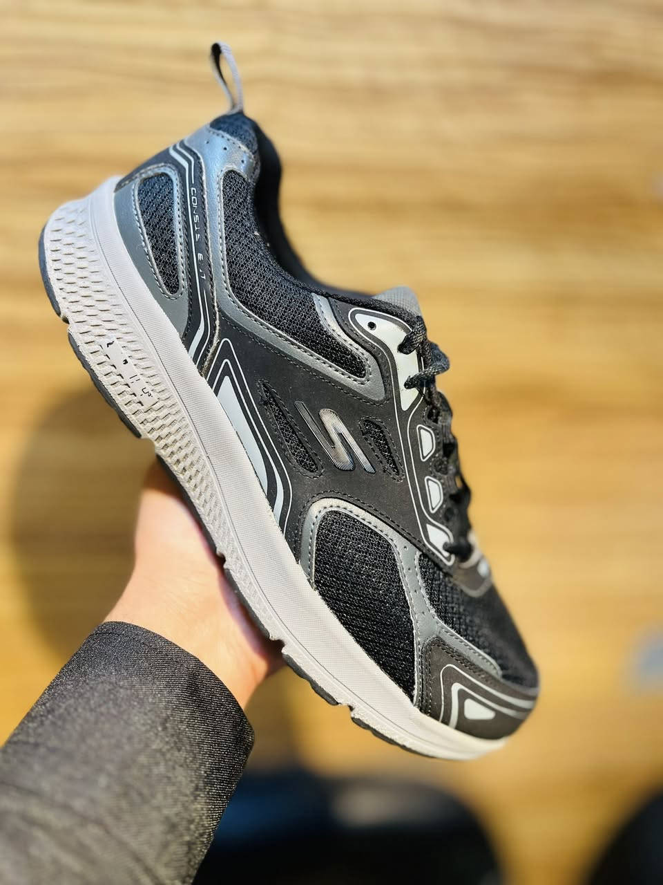 سكجرز باله امريكي اصلي 
قياس43
طول القدم27.5
ميموري فوم طبي فول راحه 
النظافه تامه 
توصيل جميع المحافظات 
للحجز واتساب 
***********
