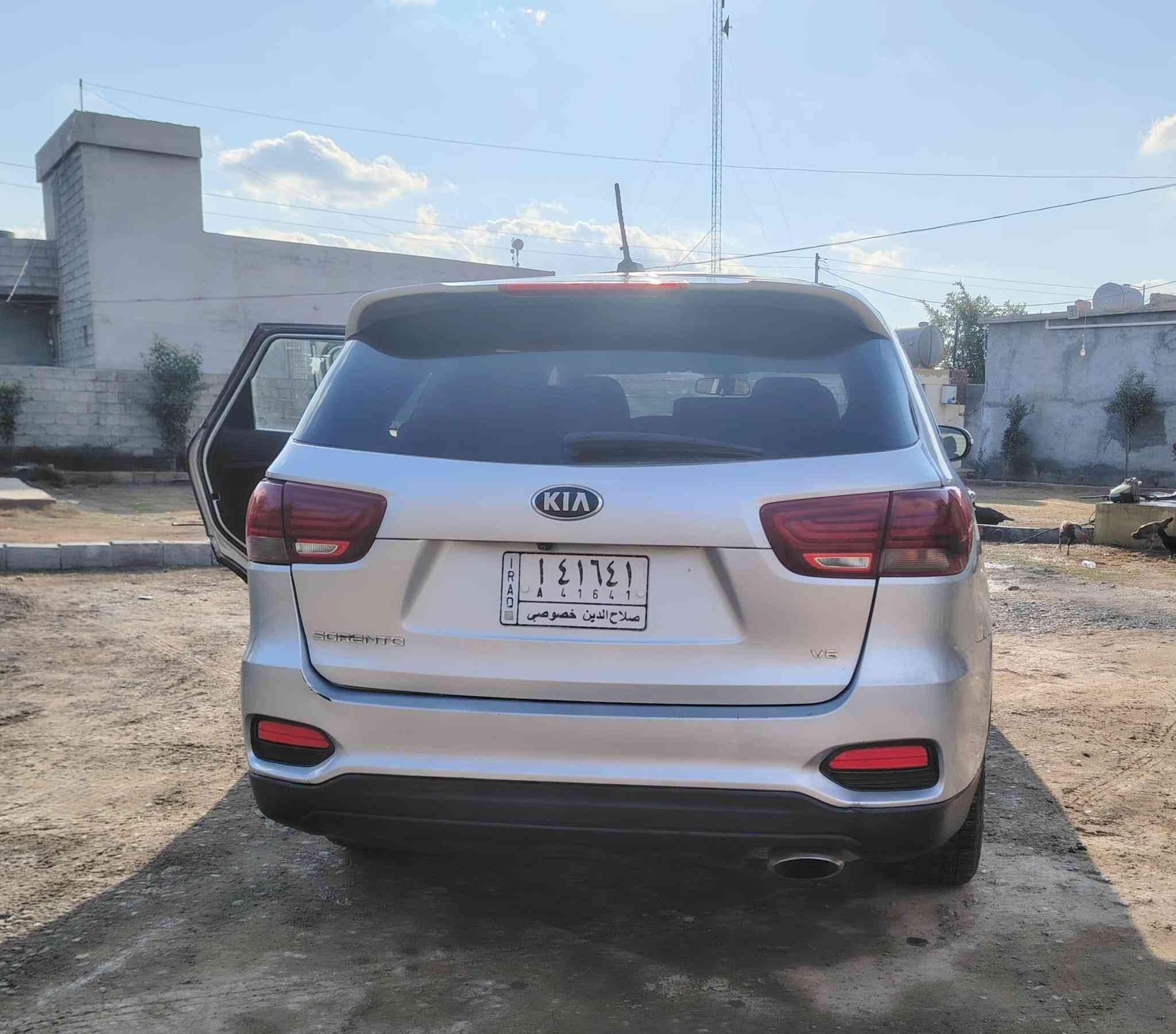 سورنتو وارد أمريكي
الموديل:2020
الحاله:اربع قطع بدون دواخل
اللوحات:صلاح الدين 
حجم المحرك 6V/3:5
المواصفات: 
شاشه 
تحكمات
3 قطع تبريد 
7 راكب 
لايتات زينون
لد امامي 
باقي مواصفات معروفه 
مكان السياره : صلاح الدين قضاء الشرقاط 
السعر 185 وبيها مجال للبيع او المراوس حسب القناعه 
الاستفسار على الرقم التالي 
***********
***********
