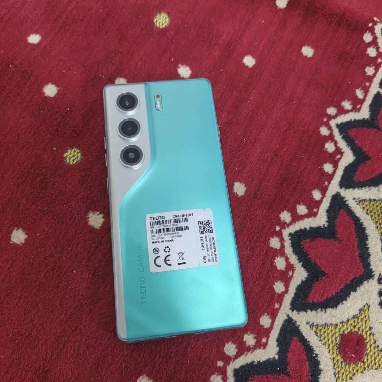 كامون 40 5G نضافة 90بلمية صارلي شهرين من اخذتة
ضمان إذا بي أي خلل أو مفتوح 
السعر 300 وبي مجال بسيط
مكاني الرئاسه شارع 20 
***********
