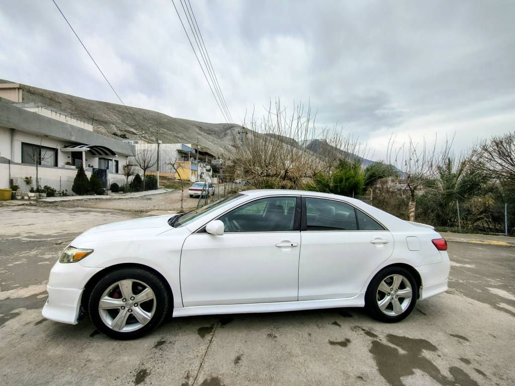 توێتا کامری 2010 ئەمەریکی SE سپی بەفری  فول مواسفات بەس سڵاید نیە  بیلاد سپۆرت  سوکان ڤۆلیۆم تحدید سرعە ABS کوشن کارەبا ئاوێنە کارەبا سوکان پەپولە زۆر مواسفاتی تر .. دووپارچەی بۆیاخە ساردو چاڵو قوپاوی پێوە نیە. زۆر خاوێنە ماڵی دۆستە لەسەر دەقی شەریکە ماوەتەوە  گێڕ مەکینە بەشەرت نەکراوەتەوە بێ عەیب بێ دوکەڵ وبوخار بێ تەقەو ڕەقە سەنەوی تازەیە تا 2028بەشەرتی وەکالەو تەحویل غرامە 
سعری 116گەڵاو مامەڵەیەکی کەم
شوێن دوکانی سیاحی 
ژم ***********
                                            *********** دخان, السليمانية
