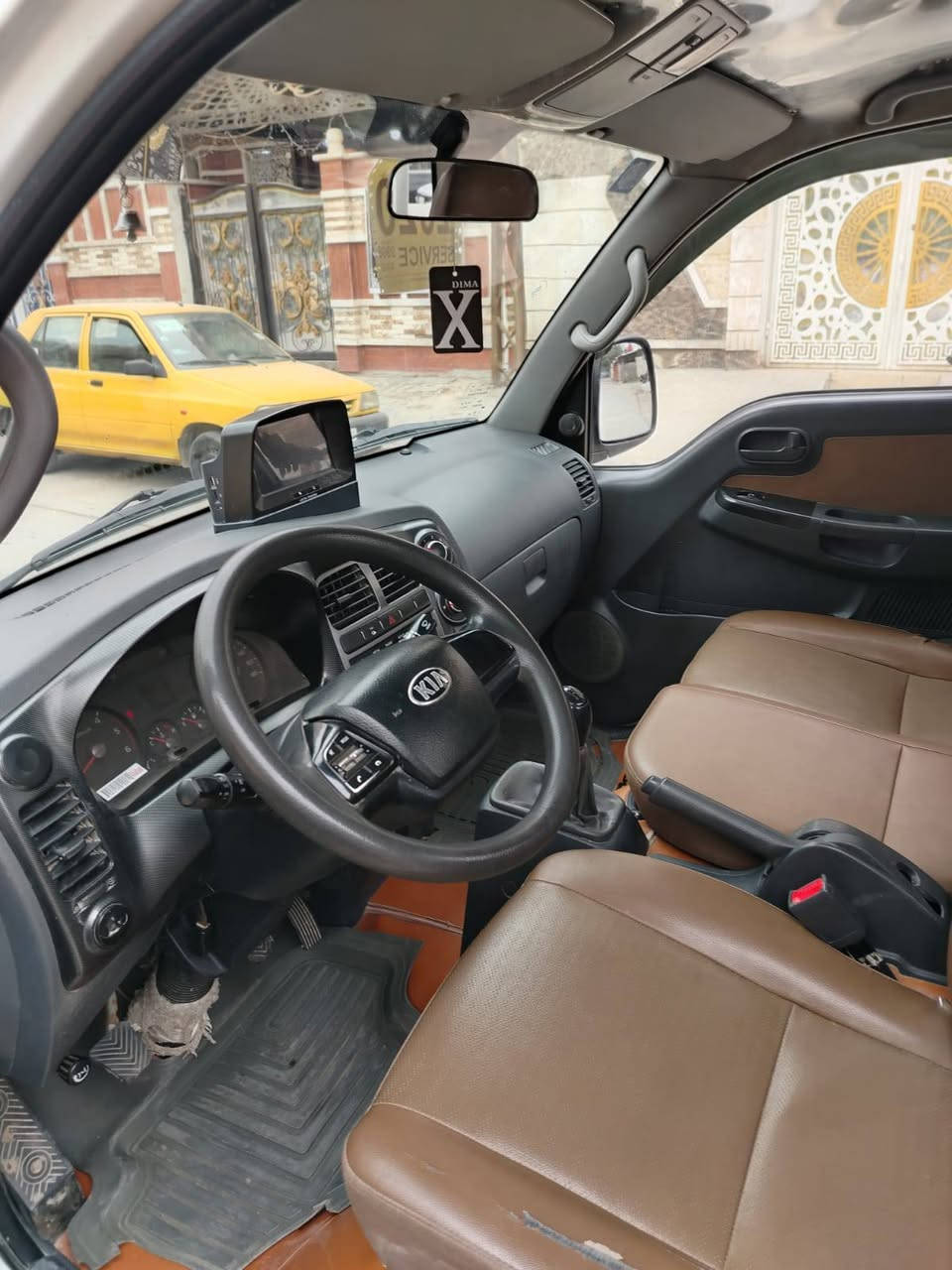 السلام عليكم كيا حمل رقم بغداد بسمي موديل ٢٠٢٠ سيارة جديدة مدوشمه عام تخم تاير جديد مكينه كير خير من الله ماشية ١٠٤حقيقي مكفولة من الطخه والصبغ والبارد والتكحيل جديدة بمعنى الكلام للاستفسار ***********
