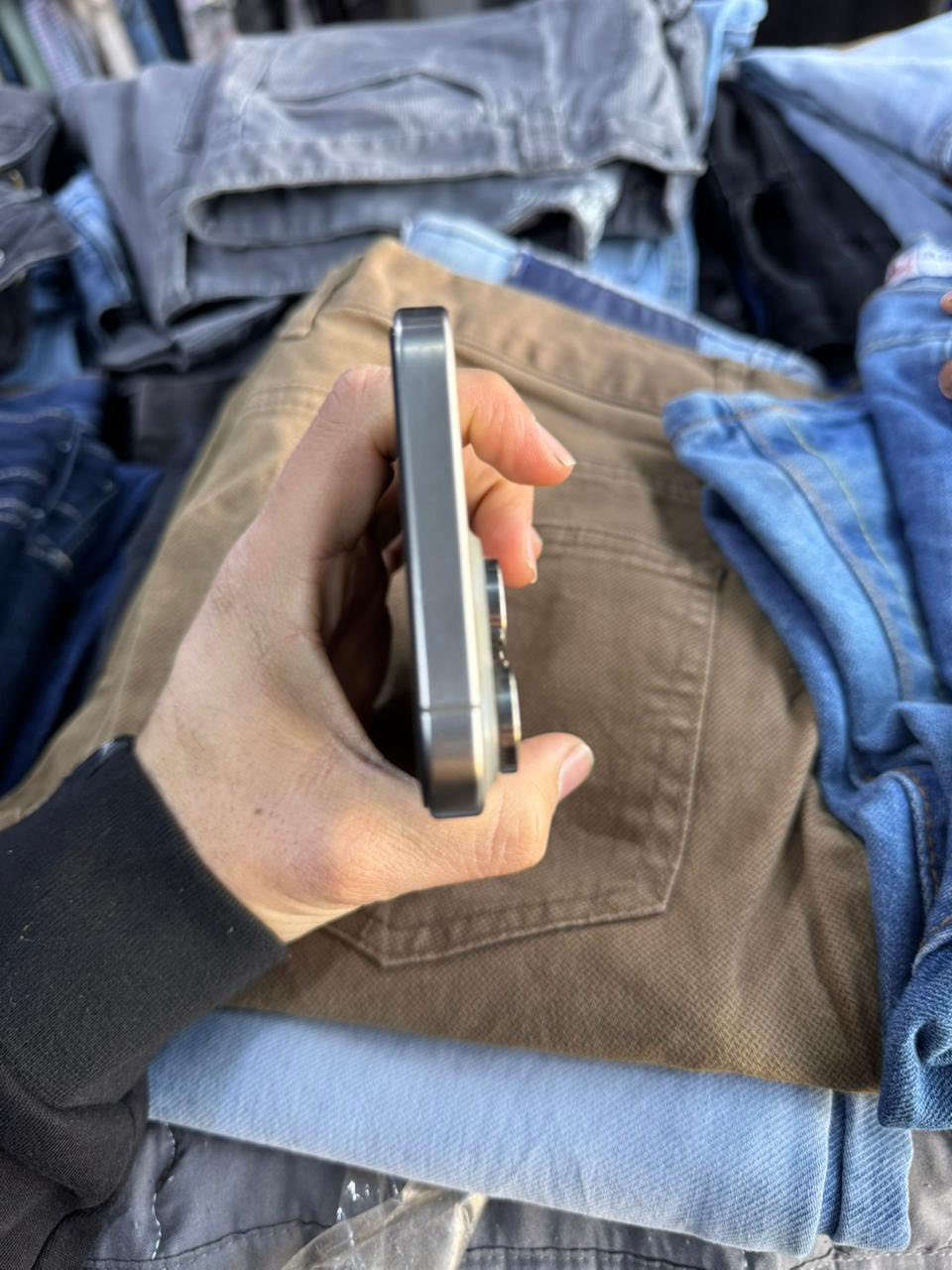 سلام عليكم ١٥ بروه ماكس شرق اوسط
بطاريه ٩٩

مشحون ١٥٥

ذاكره ٢٥٦

نظافه ١٠٠/١٠٠

مكفول كفاله مع كارتونه ملحقاته

السعر مليون ١٢٠٠ وبي مجال قليل كلش

رقمي *********** /حله
