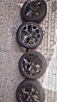 ويل كب هنه والتايرات حجم 20 نظيفات سعرهن 400الف قفل بيهن زوج تايرات صا...