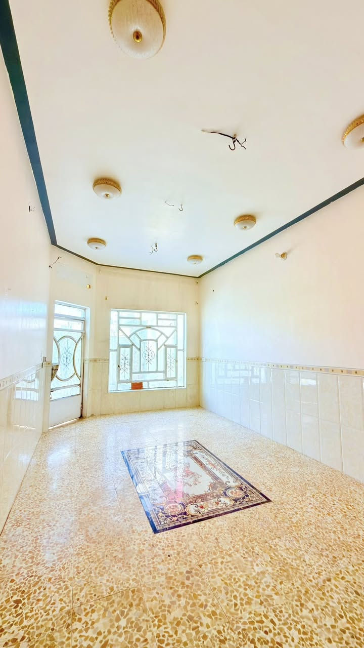 بيت للبيع طابو صرف 150 متر بالعسكري طابقين نظيف جداً فارغ جاهز للسكن استلام مباشر ✅
༺༻༺༻

السعر 74 وبيه مجال بسيط للشراي 

#طابو_صرف بيت حر مامطلوب تحويل مباشر ☑️ 

#الموقع العسكري خلف مدرسة عطاء القاسم ✅ 

༺༻༺༻༺༻

اساس بوكس

بناء طابوق 

منظومة مجاري دفن للبيت بالكامل  

سقف اعكادة جديد ونظيف 

ارضية كاشي درجة اولى 

ازارة بورسلين  

المطبخ جدران سيراميك 

خدمات المنطقة كاملة مجاري مركزية 

༺༻༺༻༺༻

طابقين 

غرفتين نوم 

غرفة نوم طابق اول 

استقبال صالة

مطبخ حار وبارد

مجمع حمام وصحيات داخلي وخارجي

༺༻༺༻༺༻

الطابق الثاني

غرفة نوم صالة مجمع حمام وصحيات 

نظام سويت 

السقف فرشي جديد 

༺༻༺༻༺༻༺༻

#البيت نظيف جداً جاهز للسكن بدون نقص

#فارغ حالياً مباشر المشتري يستلم مفتاح البيت ويسكن ✅

༺༻༺༻༺༻

#مكتب_محمد_الجبوري لبيع وشراء عقارات القاسم

الطابو الصرف والزراعي 

والمقاولات العامة والتصاميم الهندسية

#المكتب_مجاز رسمياً من غرفة تجارة بابل

والمكاتبات رسميه مصدقة لضمان حقوقكم 🫆 

*********** واتساب

*********** واتساب
