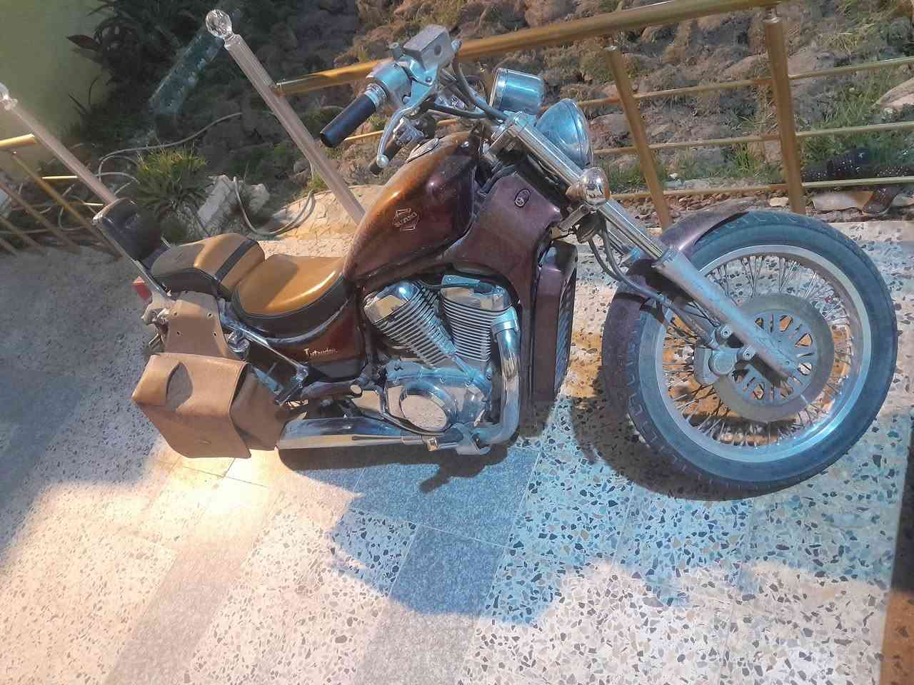 هارلي للبيع 
كلشي مامبدل بي بعده نضيف 
***********
